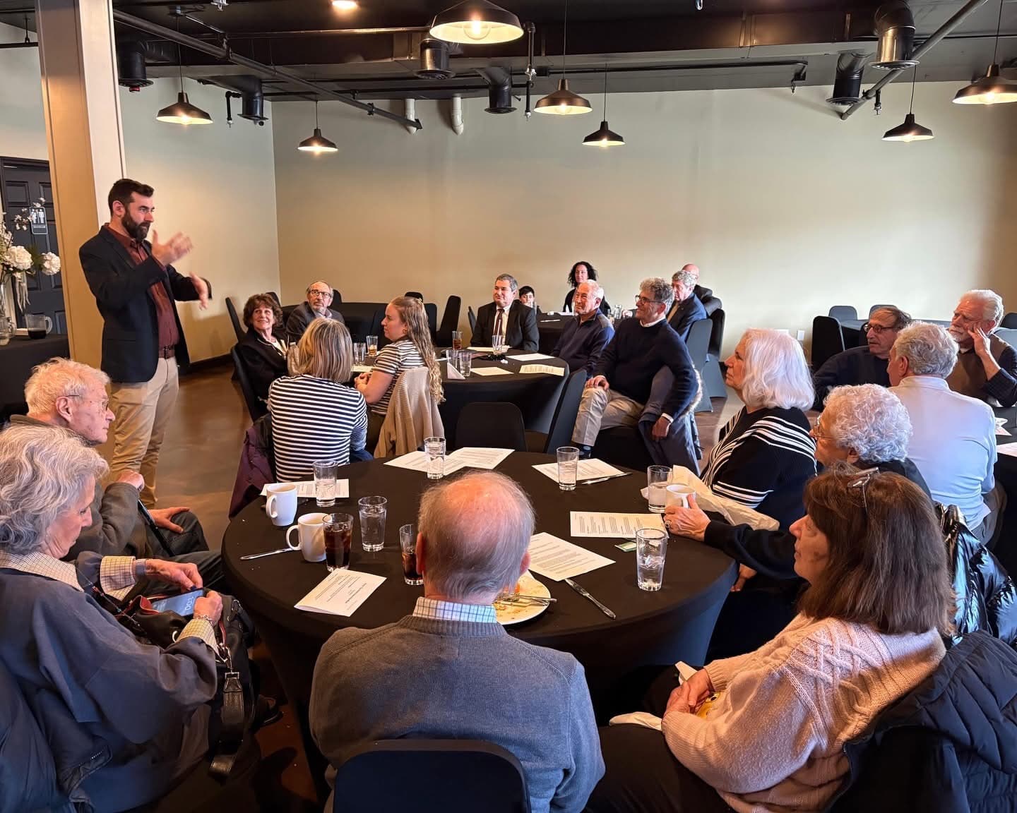 Elon Gilad speaking to an engaged audience